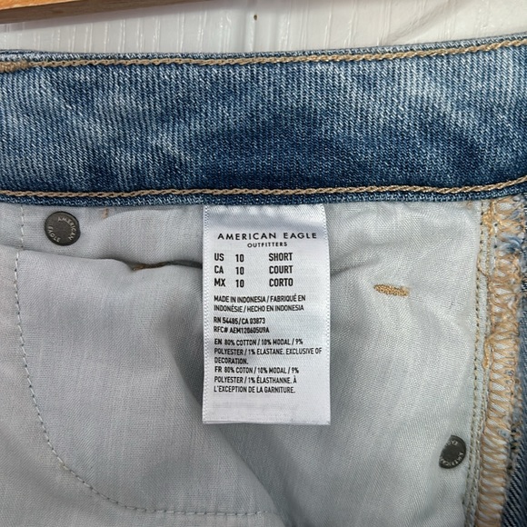 American Eagle - Mom Straight Jean (Light Wash) - Picture 4 of 4